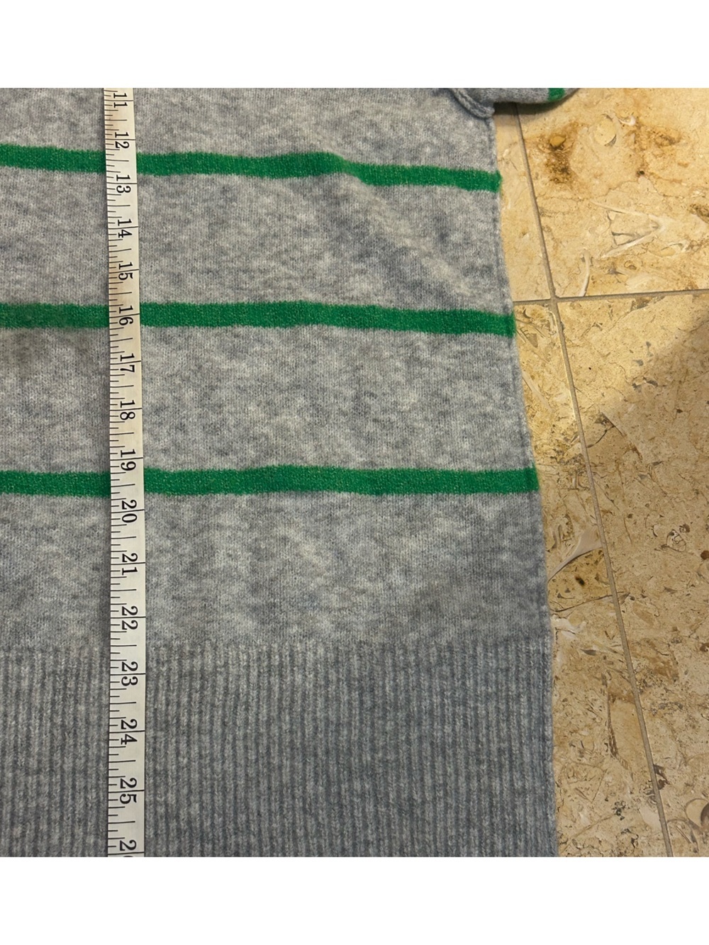 aerie NWT Men’s Gray Crewneck Sweater with Green Stripes Size Medium - Picture 8 of 8